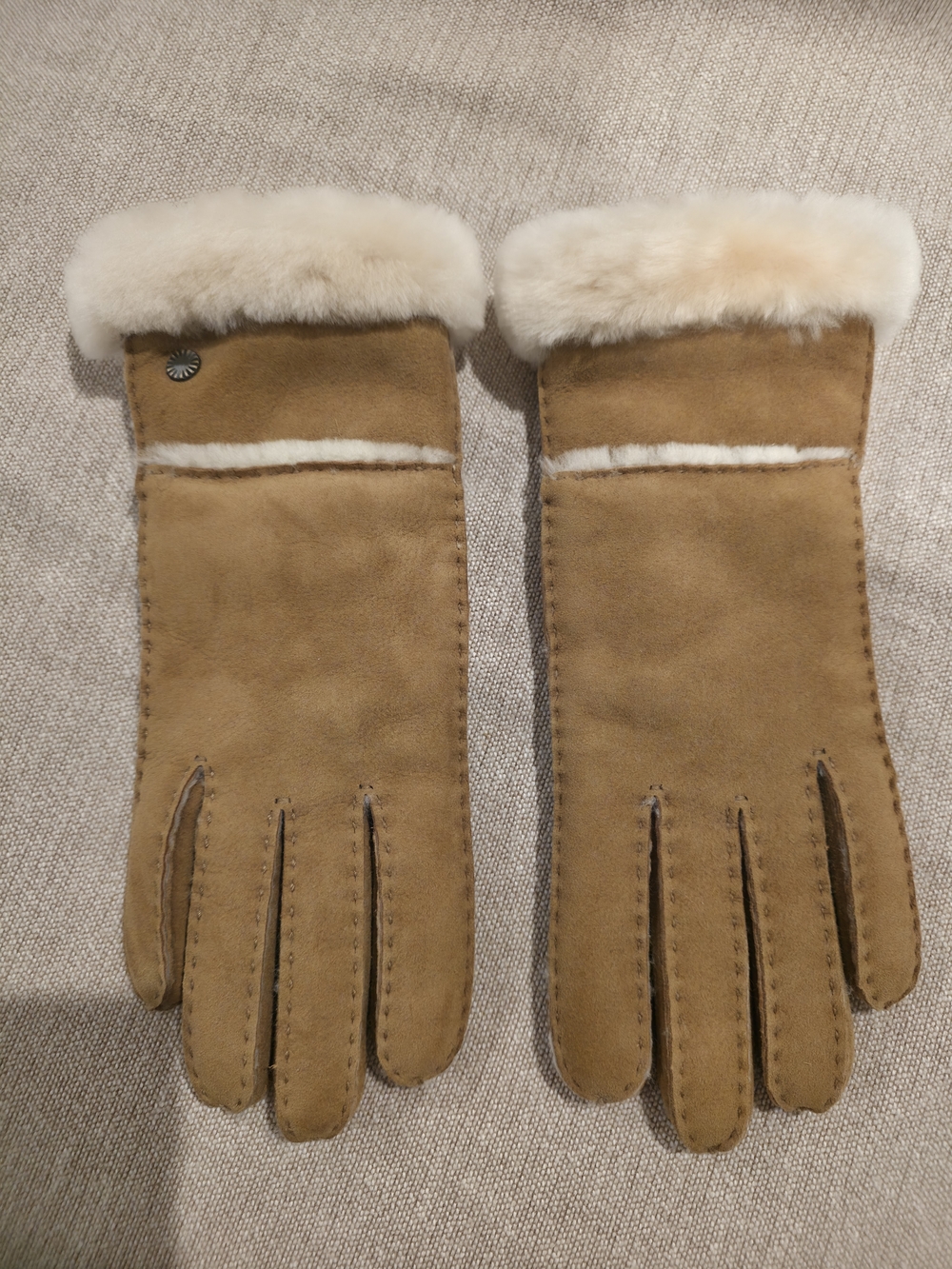 UGG Chestnut Suede Shearling-Trim Gloves Size M